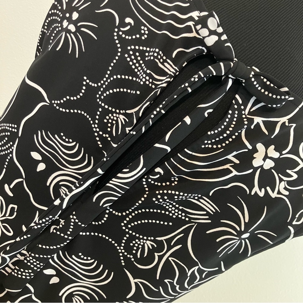 Black & White Floral Sleeveless Blouse - Picture 8 of 9